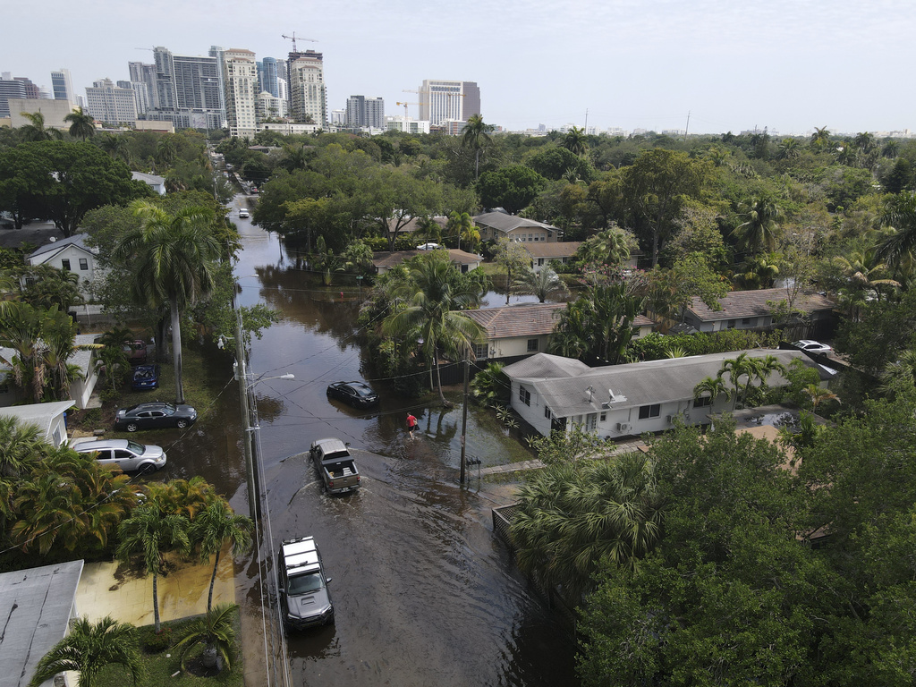 Fri. 9:26 a.m.: Airport reopening as South Florida floods slowly recede ...